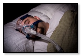 Man sleeping with CPAP mask and no dental device for apnea